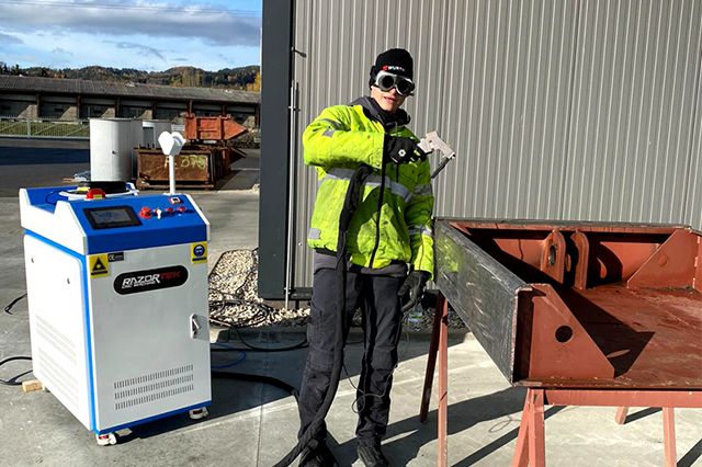 Razortek fiber laser cleaning machine in Czech Republic